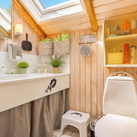 2 Bedroom Awesome In Сasa de vacaciones Oksbøl